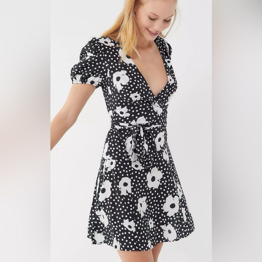 URBAN OUTFITTERS Puff Sleeve Wrap Front Floral Jocelyn Mini Dress - sz S